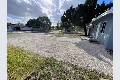 1774  Lauderdale Manor Dr, Fort Lauderdale, FL 33311 - Photo 24