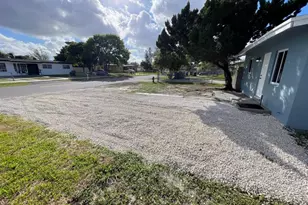 1774 Lauderdale Manor Dr, Fort Lauderdale, FL 33311 - Photo 24