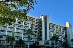 2112 S Cypress Bend Dr, Pompano Beach, FL 33069 - Photo 2