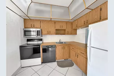 1035  Country Club Dr, Unit #407, Margate, FL 33063 - Photo 6