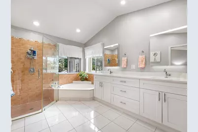 1011 NW 193rd Ave, Pembroke Pines, FL 33029 - Photo 16