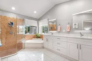 1011 NW 193rd Ave, Pembroke Pines, FL 33029 - Photo 16