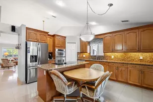 1011 NW 193rd Ave, Pembroke Pines, FL 33029 - Photo 8