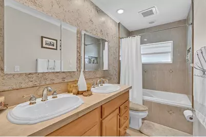 8008 NW 102 Way, Tamarac, FL 33321 - Photo 16