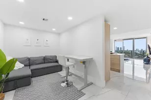 16385 Biscayne Blvd, North Miami Beach, FL 33160 - Photo 32