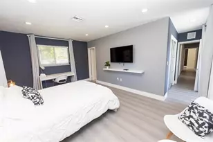 475 NE 142nd St, North Miami, FL 33161 - Photo 14