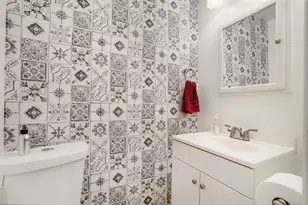 2001 SW 84th Ave, Davie, FL 33324 - Photo 8