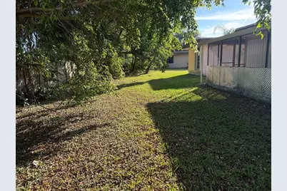 7101 NW 68th St, Tamarac, FL 33321 - Photo 12