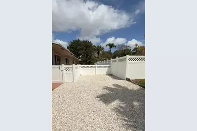236 SW 7th St, Dania Beach, FL 33004 - Photo 4