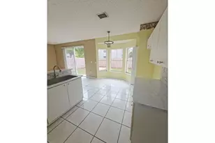 14422 N Royal Cove Cir, Davie, FL 33325 - Photo 10