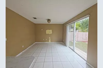 14422 N Royal Cove Cir, Davie, FL 33325 - Photo 12