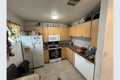 1028 NW 24th St, Miami, FL 33127 - Photo 10