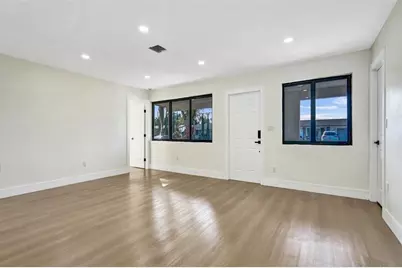 2331  Nassau Dr, Miramar, FL 33023 - Photo 10