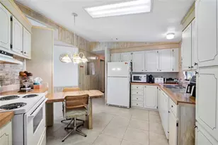 8600 SW 16th Pl, Davie, FL 33324 - Photo 2