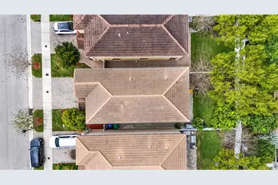 805 NE 191st St, Miami, FL 33179 - Photo 40