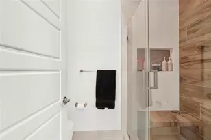 805 NE 191st St, Miami, FL 33179 - Photo 28