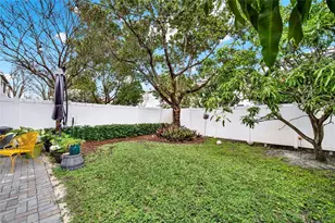 805 NE 191st St, Miami, FL 33179 - Photo 32