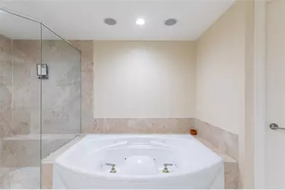 20201 E Country Club Dr, Unit #706, Aventura, FL 33180 - Photo 16