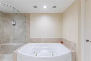 20201 E Country Club Dr, Aventura, FL 33180 - Photo 16