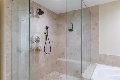 20201 E Country Club Dr, Unit #706, Aventura, FL 33180 - Photo 18