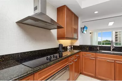 20201 E Country Club Dr, Unit #706, Aventura, FL 33180 - Photo 30