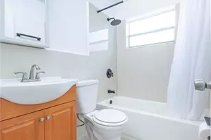 210 NE 40th St, Oakland Park, FL 33334 - Photo 4