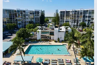 1000  Parkview Dr, Unit #925(Available Now), Hallandale Beach, FL 33009 - Photo 26