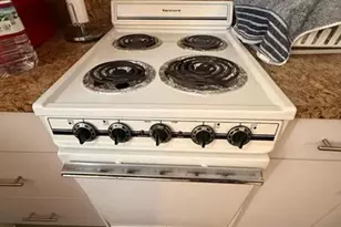 126 SE 10th St, Hallandale Beach, FL 33009 - Photo 8