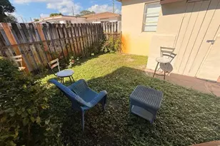 126 SE 10th St, Hallandale Beach, FL 33009 - Photo 14