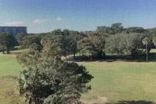 575 Oaks Ln, Pompano Beach, FL 33069 - Photo 6