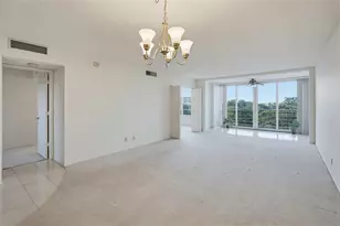 575 Oaks Ln, Pompano Beach, FL 33069 - Photo 10