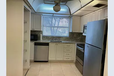 9481  Sunrise Lakes Blvd, Unit #102, Sunrise, FL 33322 - Photo 4