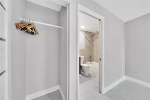 2725 NE 8th Ave, Wilton Manors, FL 33334 - Photo 12