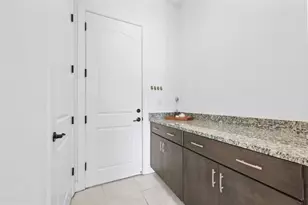 8560 NW 39th Ct, Coral Springs, FL 33065 - Photo 18