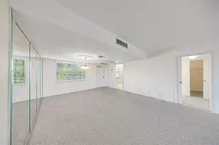 3850 Oaks Clubhouse Dr, Pompano Beach, FL 33069 - Photo 10