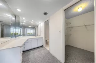 3850 Oaks Clubhouse Dr, Pompano Beach, FL 33069 - Photo 22