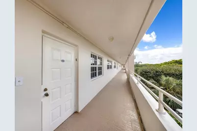 3850  Oaks Clubhouse Dr, Unit #409, Pompano Beach, FL 33069 - Photo 32