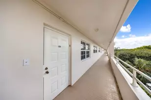 3850 Oaks Clubhouse Dr, Pompano Beach, FL 33069 - Photo 32