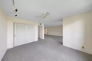 3850 Oaks Clubhouse Dr, Pompano Beach, FL 33069 - Photo 16