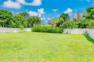 128 N Royal Pine Cir N, Royal Palm Beach, FL 33411 - Photo 2