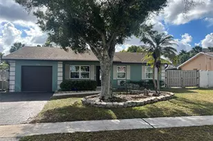 9548 Richmond Cir, Boca Raton, FL 33434 - Photo 2