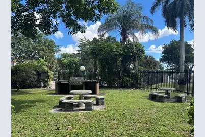 6005  Del Lago Cir, Unit #102, Sunrise, FL 33313 - Photo 14