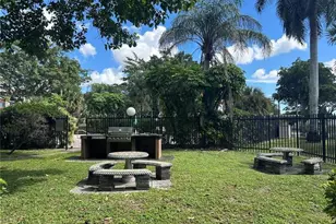 6005 Del Lago Cir, Sunrise, FL 33313 - Photo 14