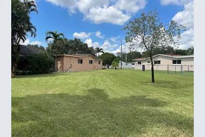 8948 SW 53rd Street, Cooper City, FL 33328 - Photo 2