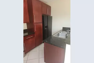 484 NW 43rd St, Oakland Park, FL 33309 - Photo 4