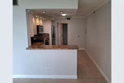 105  Lake Emerald Dr, Unit #405, Oakland Park, FL 33309 - Photo 6