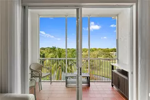 3500 Oaks Clubhouse Dr, Pompano Beach, FL 33069 - Photo 18