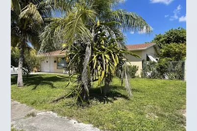 671 NW 38th St, Deerfield Beach, FL 33064 - Photo 10