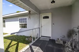 1097 SW Majorca Ave, Port Saint Lucie, FL 34953 - Photo 4