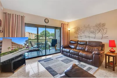 10467  Sunrise Lakes Blvd, Unit #210, Sunrise, FL 33322 - Photo 6